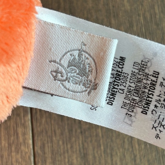 Disney store Tigger plush - Picture 4 of 4